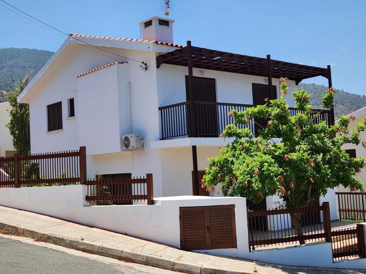 Seaclusion Vacation Villa Pomos Extérieur photo