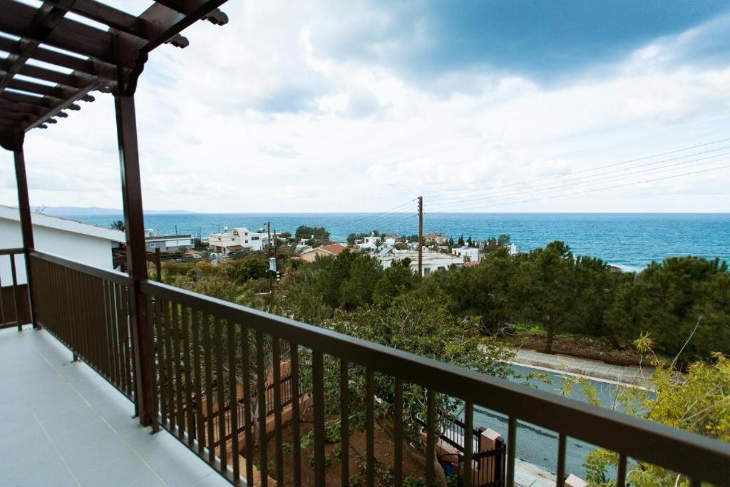 Seaclusion Vacation Villa Pomos Extérieur photo